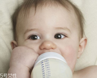 如何逐漸減少母乳的次數(shù)？轉(zhuǎn)移注意力很管用