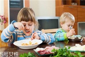 兒童進(jìn)補(bǔ)該注意什么？進(jìn)補(bǔ)需適當(dāng)