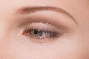 上班族女性如何去除眼角細紋？教你幾個小妙招