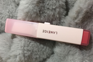 蘭芝V型唇膏01號色是什么樣的？淡粉色很溫婉