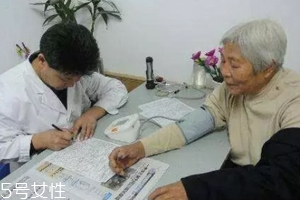 冬天老人容易犯哪些病？低溫易誘發(fā)5種病
