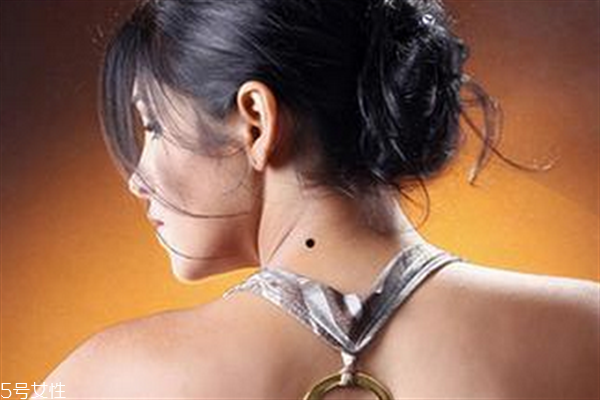 脖子后面有痣代表什么？10大身體缺陷是好事