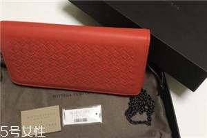 bv葆蝶家包包怎么樣？引領(lǐng)潮流的編織結(jié)構(gòu)