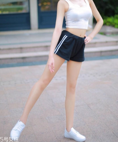 哪些原因讓腿型變差？蹺二郎腿是主因
