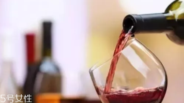 痛風(fēng)得病為什么低齡化？過(guò)量飲用含糖飲料