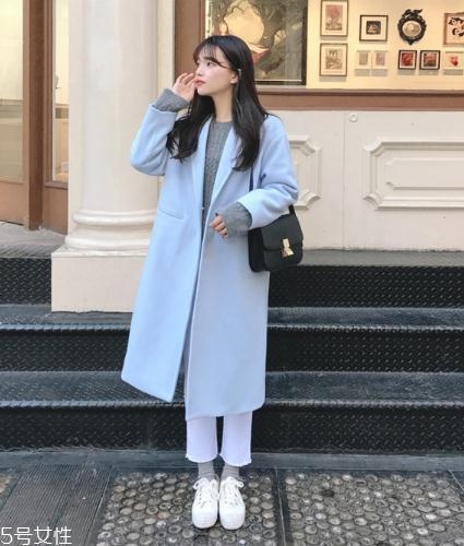 藍(lán)色大衣里面搭配什么？這樣穿更優(yōu)雅