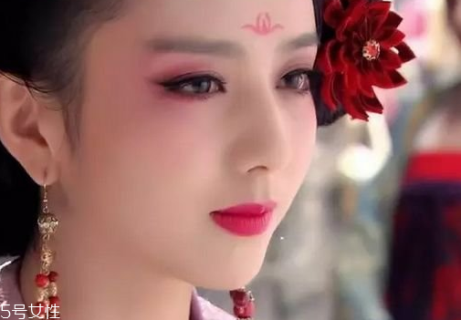 兔子腮紅怎么畫才可愛？中年少女必備腮紅畫技