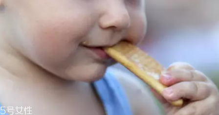 磨牙是因為受了委屈？孩子的心理狀況也會導致磨牙