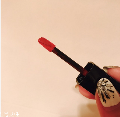 香奈兒炫亮魅力印記唇釉哪個(gè)色號(hào)好看？質(zhì)感超棒