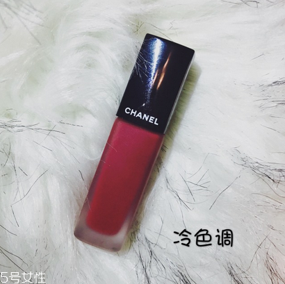 香奈兒炫亮魅力印記唇釉哪個(gè)色號(hào)好看？質(zhì)感超棒