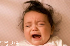 熊孩子往輸液瓶里注臟水 熊孩子怎么管教？
