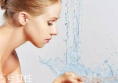 洗臉有白皮怎么回事？洗面奶太強勁