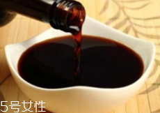 吃深色食物皮膚會(huì)變黑嗎？沒(méi)有科學(xué)根據(jù)