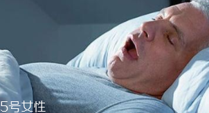 睡覺時(shí)打鼾怎么辦？謹(jǐn)防嚴(yán)重時(shí)猝死
