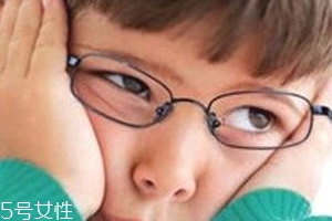 經(jīng)常用眼吃什么食物好？這些常見食物要常吃