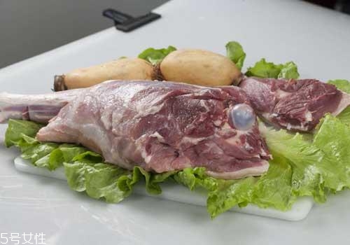 凍了一年的肉能吃嗎？請謹(jǐn)慎食用
