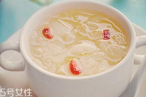 銀耳蓮子湯什么時(shí)候喝最好？時(shí)間上有講究