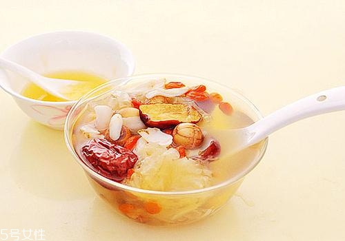 銀耳蓮子湯什么時候喝最好？時間上有講究