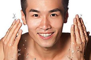 男士護(hù)膚品有什么特別之處？男性出油是女性的2倍