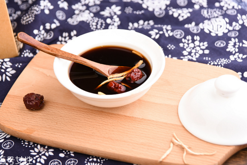 紅糖顏色越深越好嗎？黑糖姜茶和紅糖姜茶哪個(gè)好？