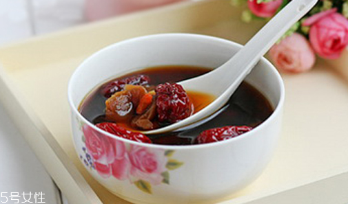 赤砂糖就是紅糖嗎？教你辨別真假紅糖