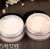 散粉取粉用什么好？粉撲和化妝刷要配合使用