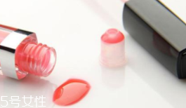 涂唇釉為什么不能抿嘴？沒(méi)干之前抿嘴會(huì)殘妝