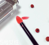 涂唇釉為什么不能抿嘴？沒(méi)干之前抿嘴會(huì)殘妝