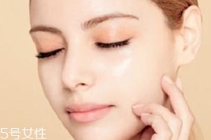 妝前乳主要成分是什么？是硅靈讓臉滑滑的