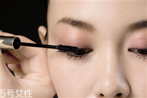 內(nèi)眼線會(huì)傷眼睛嗎？九種可愛(ài)的眼線畫(huà)法