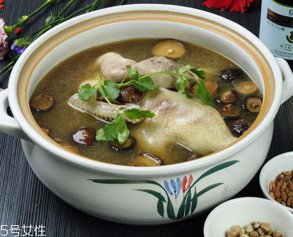 冬天喝雞湯還是鴨湯？雞湯和鴨湯各有優(yōu)點(diǎn)