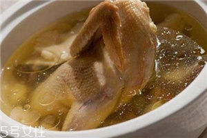 冬天喝雞湯還是鴨湯？雞湯和鴨湯各有優(yōu)點(diǎn)
