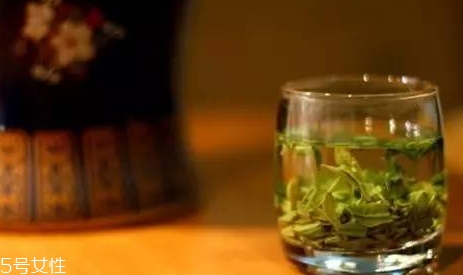 蒲公英泡水會回奶嗎？你應(yīng)該選擇這些食物