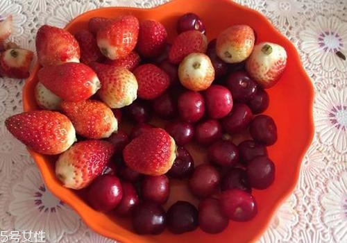 草莓和蘋果可以一起吃嗎？并沒與什么沖突