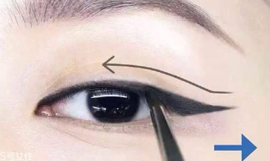 新手適合眼線液還是眼線筆？史上最全眼線誤區(qū)