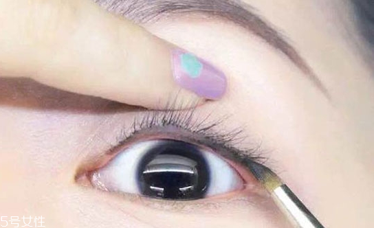 新手適合眼線液還是眼線筆？史上最全眼線誤區(qū)