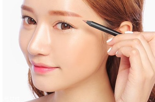 內(nèi)眼線會(huì)傷眼睛嗎？九種可愛(ài)的眼線畫(huà)法