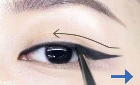 新手適合眼線液還是眼線筆？史上最全眼線誤區(qū)