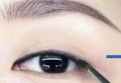怎么畫眼線讓眼睛自然又有神？畫眼線必學(xué)基本步驟