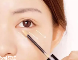 粉底先還是遮瑕先？最好先用粉底液