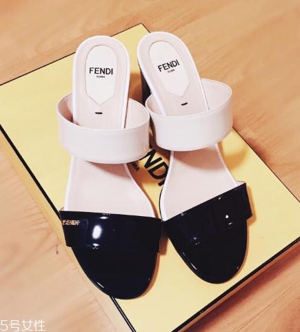 fendi鞋子一般多少錢(qián)？引領(lǐng)時(shí)尚潮流
