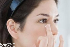 眼霜不可以來回涂抹嗎？這樣不如不涂