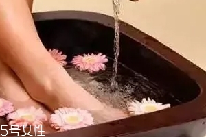 熱水泡腳哪些人不適合？這3類人千萬要小心