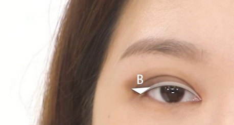眼線液哪個牌子好用不暈染？眼角下垂畫眼線圖解 