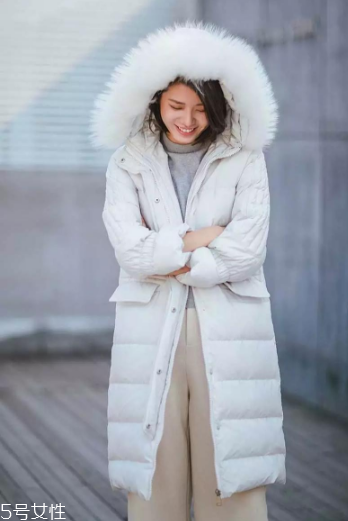 羽絨服怎么穿顯高？這個(gè)冬天溫暖不減造型