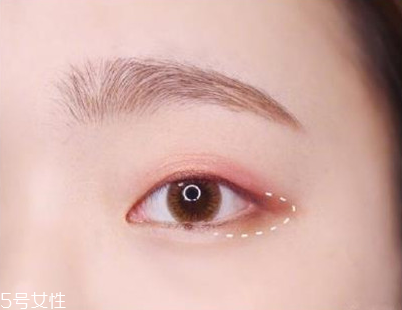 適合畫桃花妝的眼影有哪些？單眼皮桃花妝畫法步驟