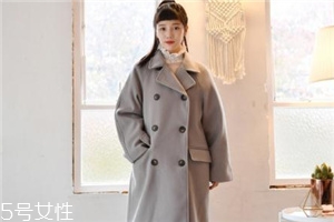 雙排扣大衣怎么搭配？塑造干練女人味