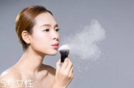 蜜粉可以用在唇部嗎？蜜粉可打造霧面雙唇