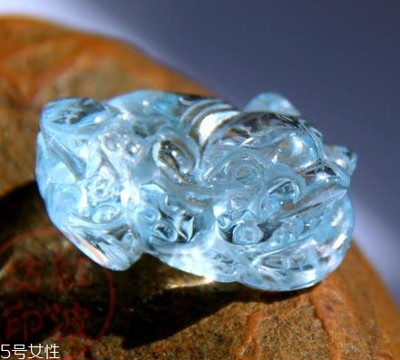 海藍(lán)寶是什么材質(zhì)？別再冤枉它是水晶了