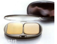 固體粉底怎么畫好看？5步打造光滑肌膚